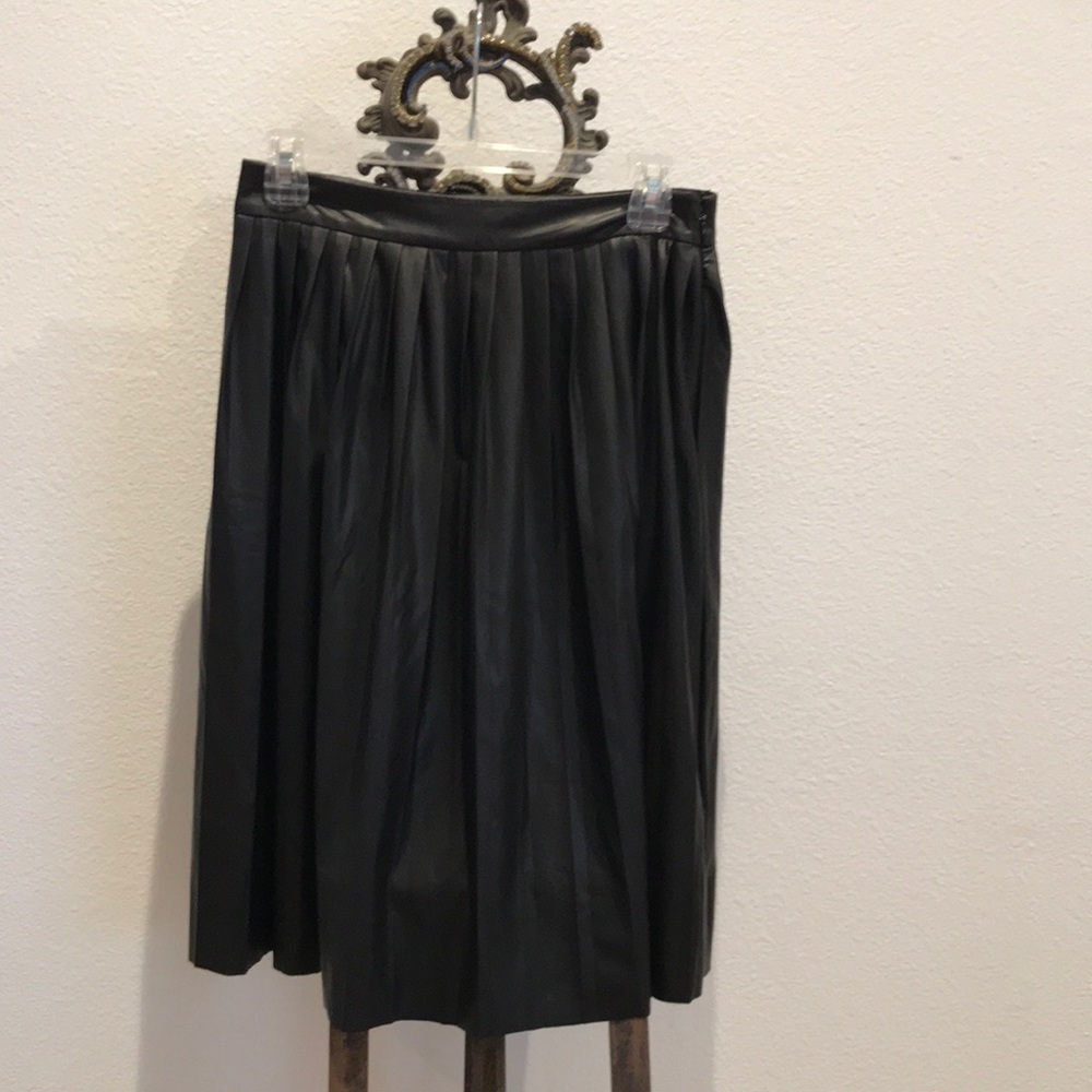 Faux leather, pleated skirt.